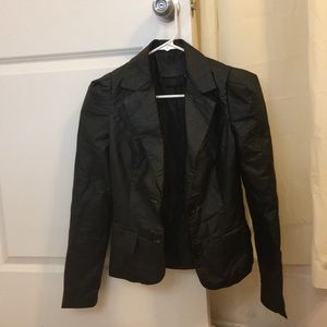 Puffy (M) blazer with a little shoulder pad.